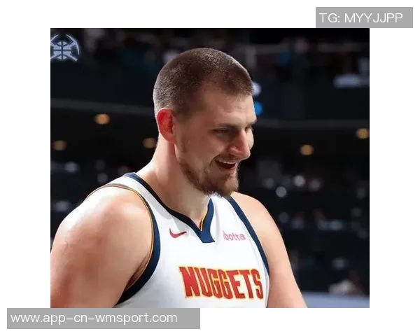 约基奇展现超凡视野与精准手法布劳恩底角三分轻松命中