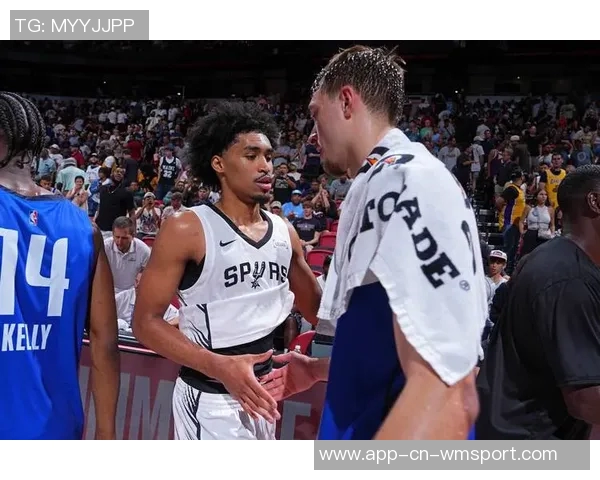 哈珀表现出色6投4中贡献9分3助攻正负值全队最高达到20分 哈珀表现出色6投4中贡献9分3助攻正负值全队最高达到20分