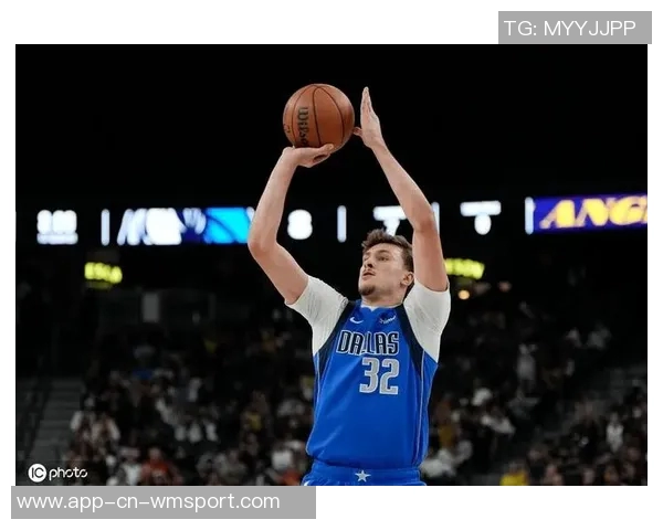 浓眉挡拆展现强大防守弗拉格精准三分助攻球队逆转局势