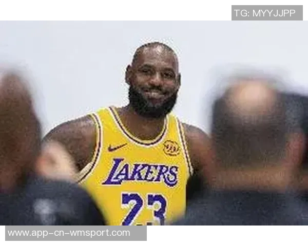 雷迪克谈詹姆斯训练状态称其每天坚持锻炼保持最佳状态