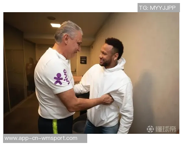 老队友重聚温情时刻哈兰德与南野拓实亲切拥抱寒暄
