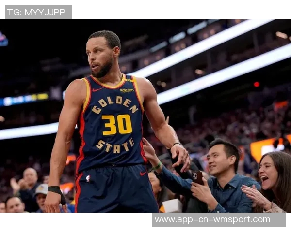 萨城对决库里拉文三分雨下19分4板2助1断展现全能表现