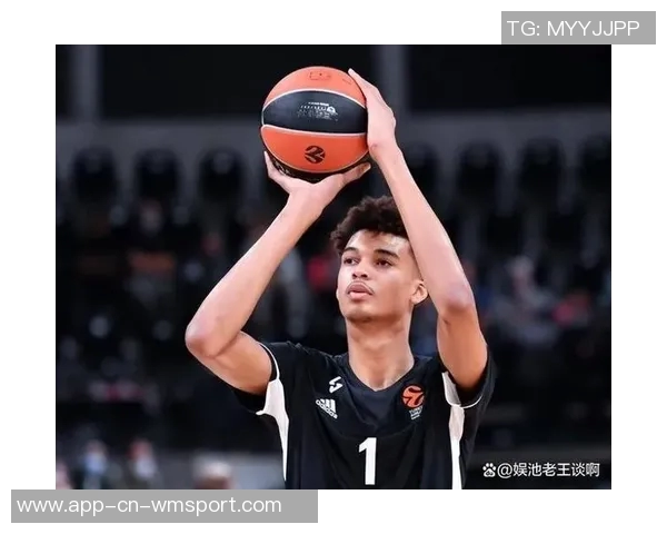 2米26控卫文班亚马展现全能球技助攻队友三分球精彩瞬间 2米26控卫文班亚马展现全能球技助攻队友三分球精彩瞬间